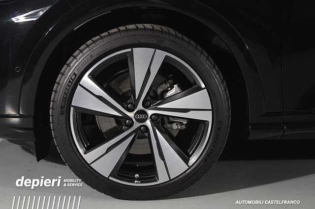 Audi Q5 TDi S tronic quattro Launch edition one mHEV+
