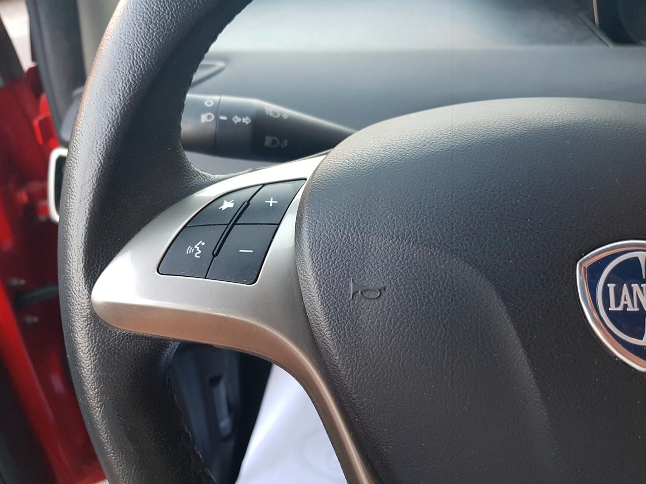 Lancia Ypsilon 1.2 69 CV 5 porte Silver GPL