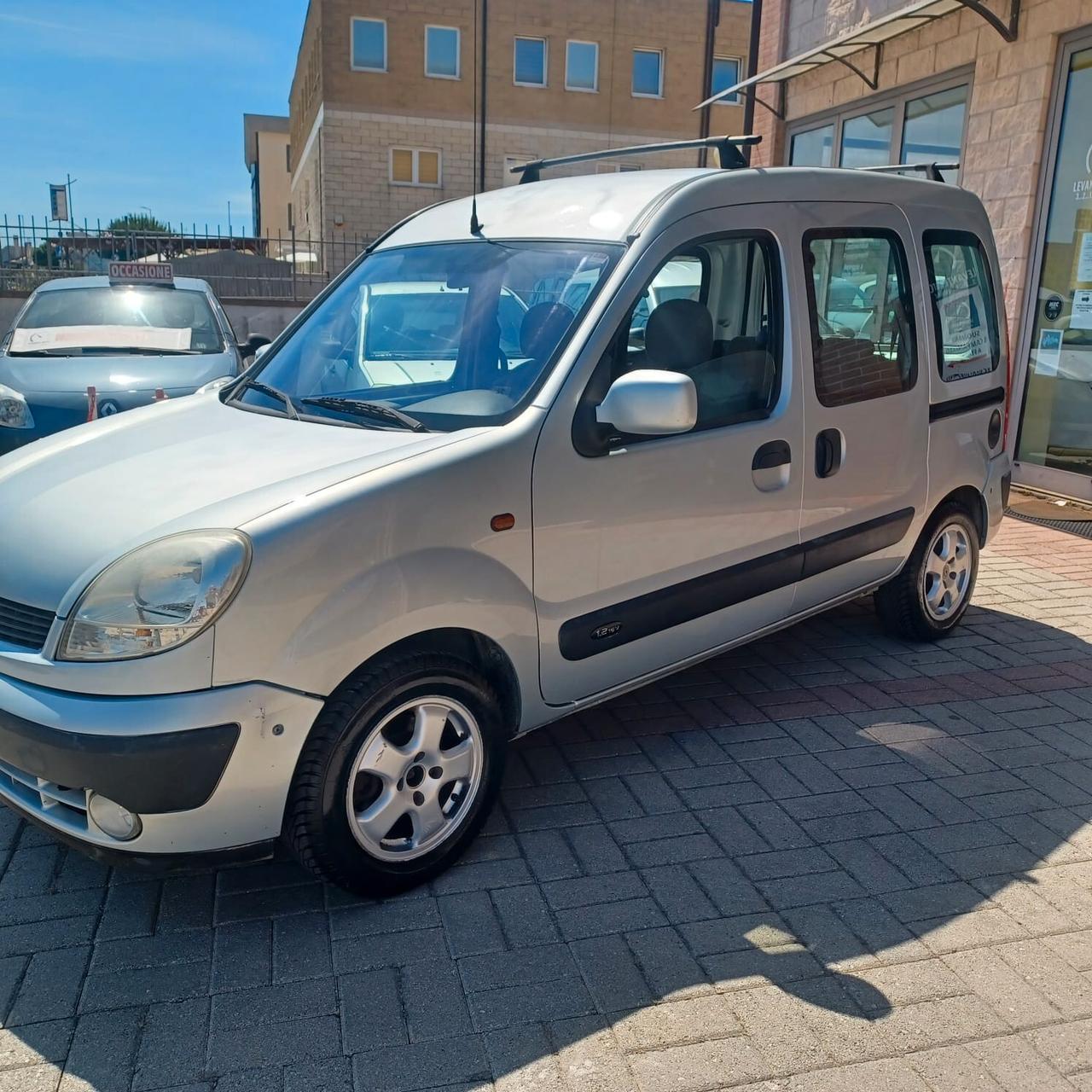 IDEALE PER LAVORO E FAMIGLIA BERLINGO 1.2