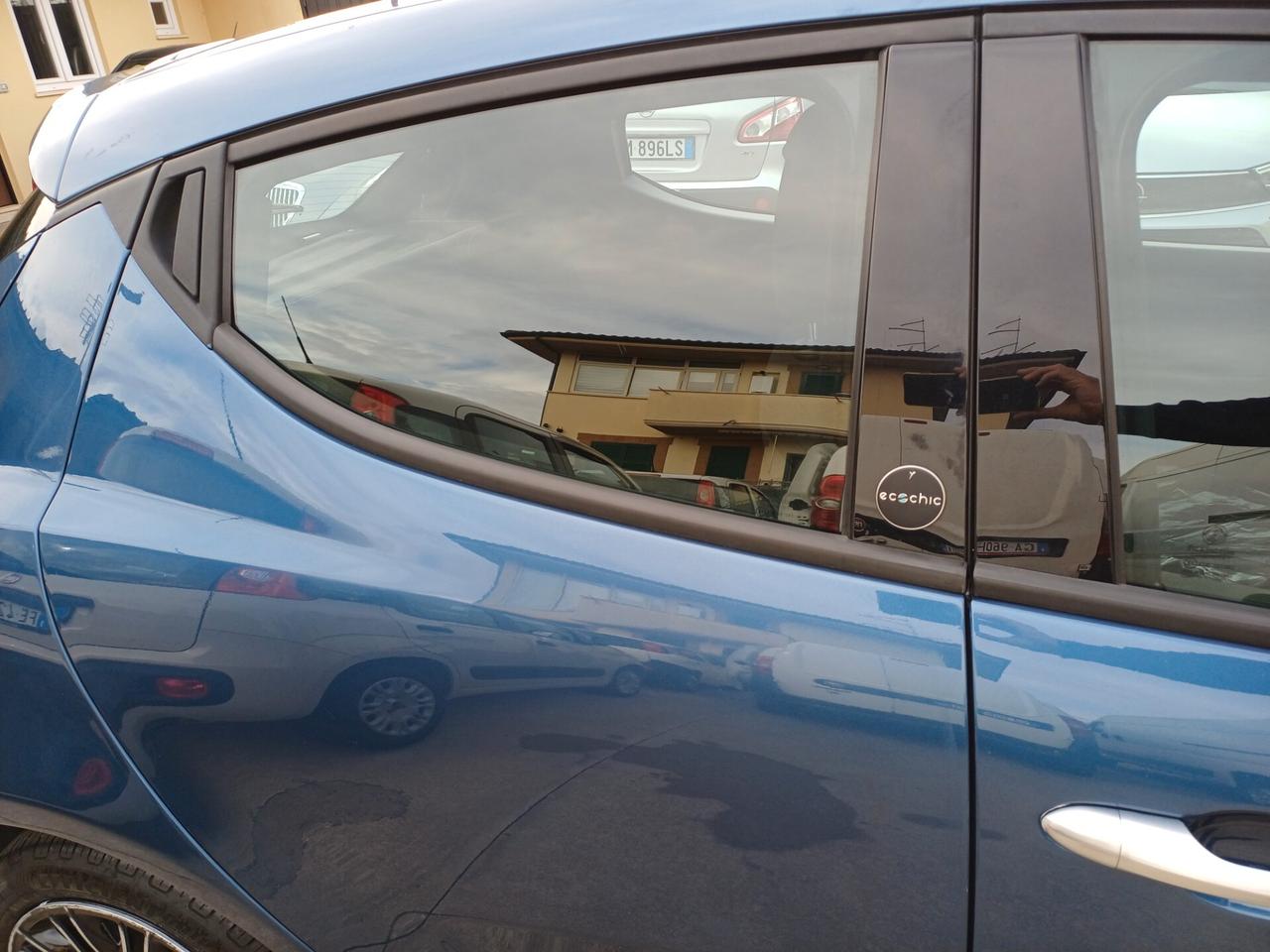 Lancia Ypsilon 1.0 FIRE FLY HYBRID 5 PORTE