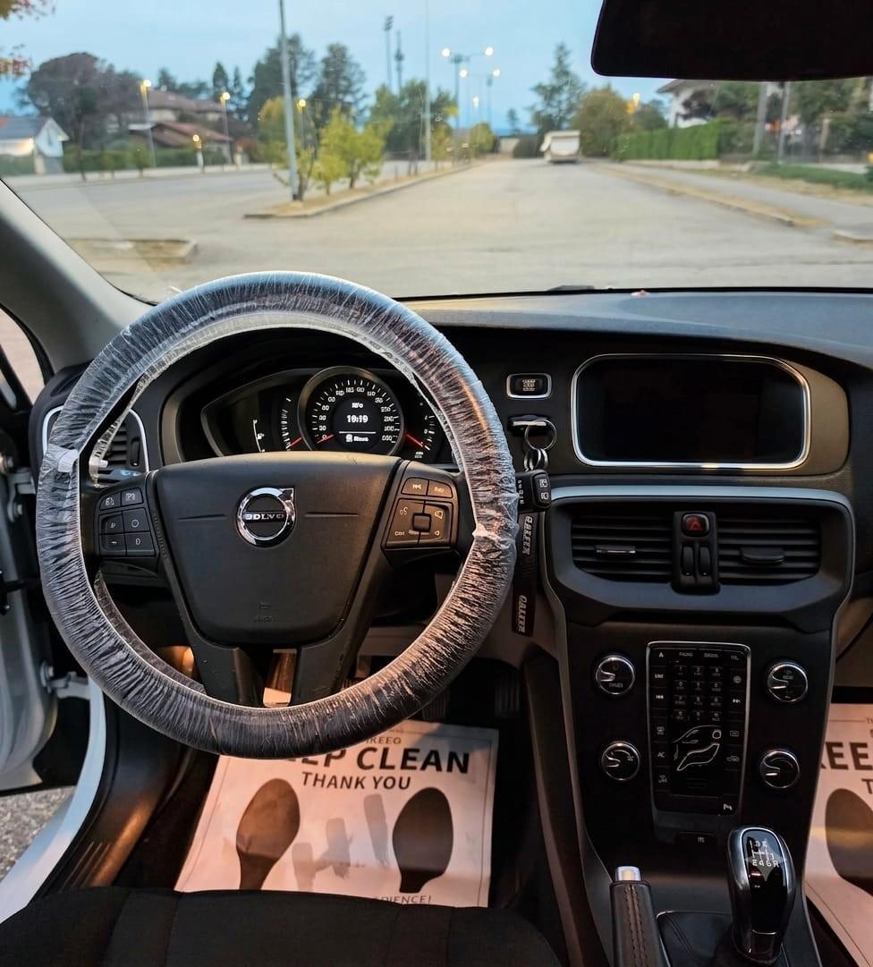 Volvo V40 D2 inscription