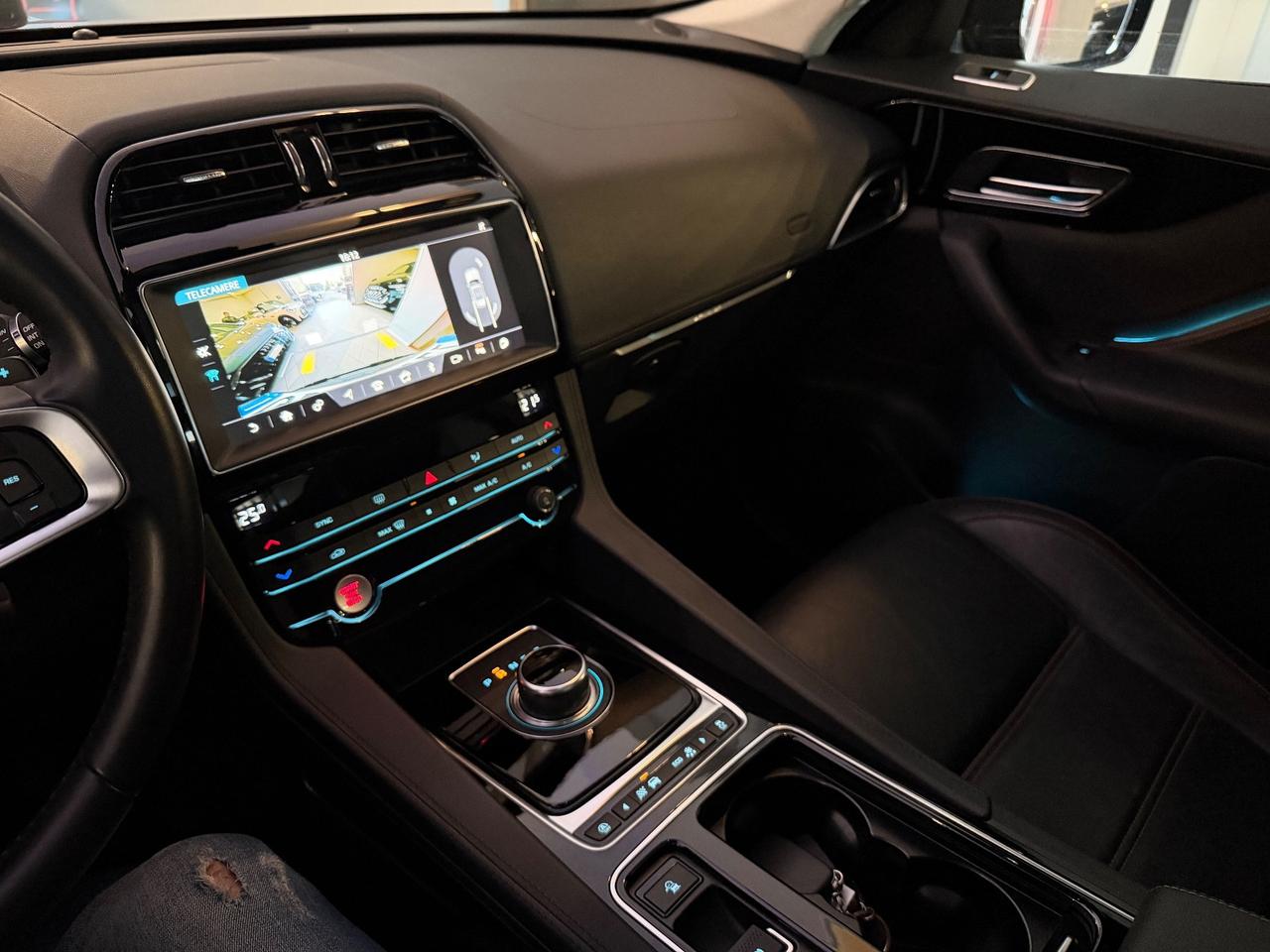 Jaguar F-Pace 2.0 D 180 CV AWD aut Chequered Flag