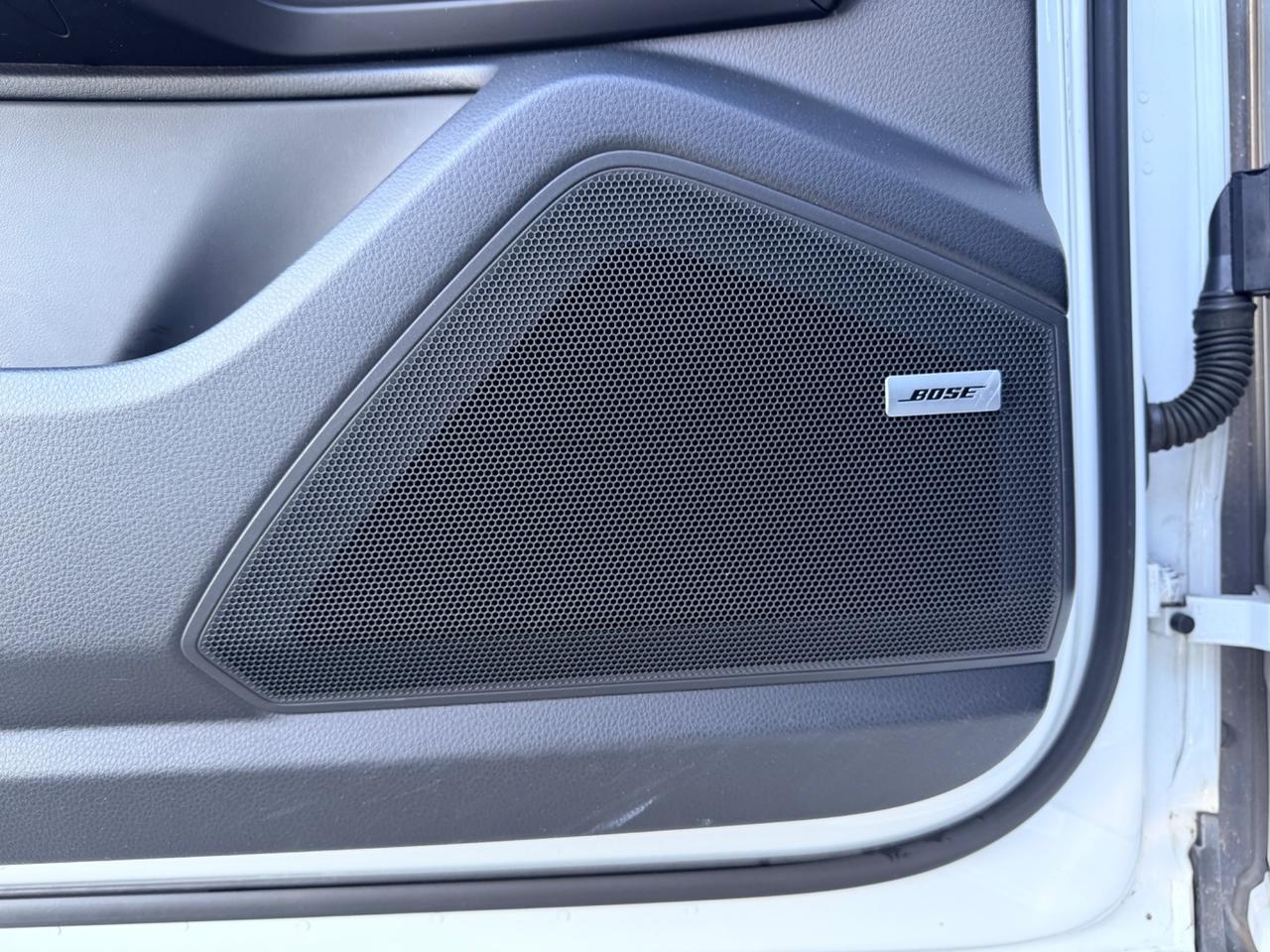 Porsche Cayenne 3.0 V6 white edition tetto apr