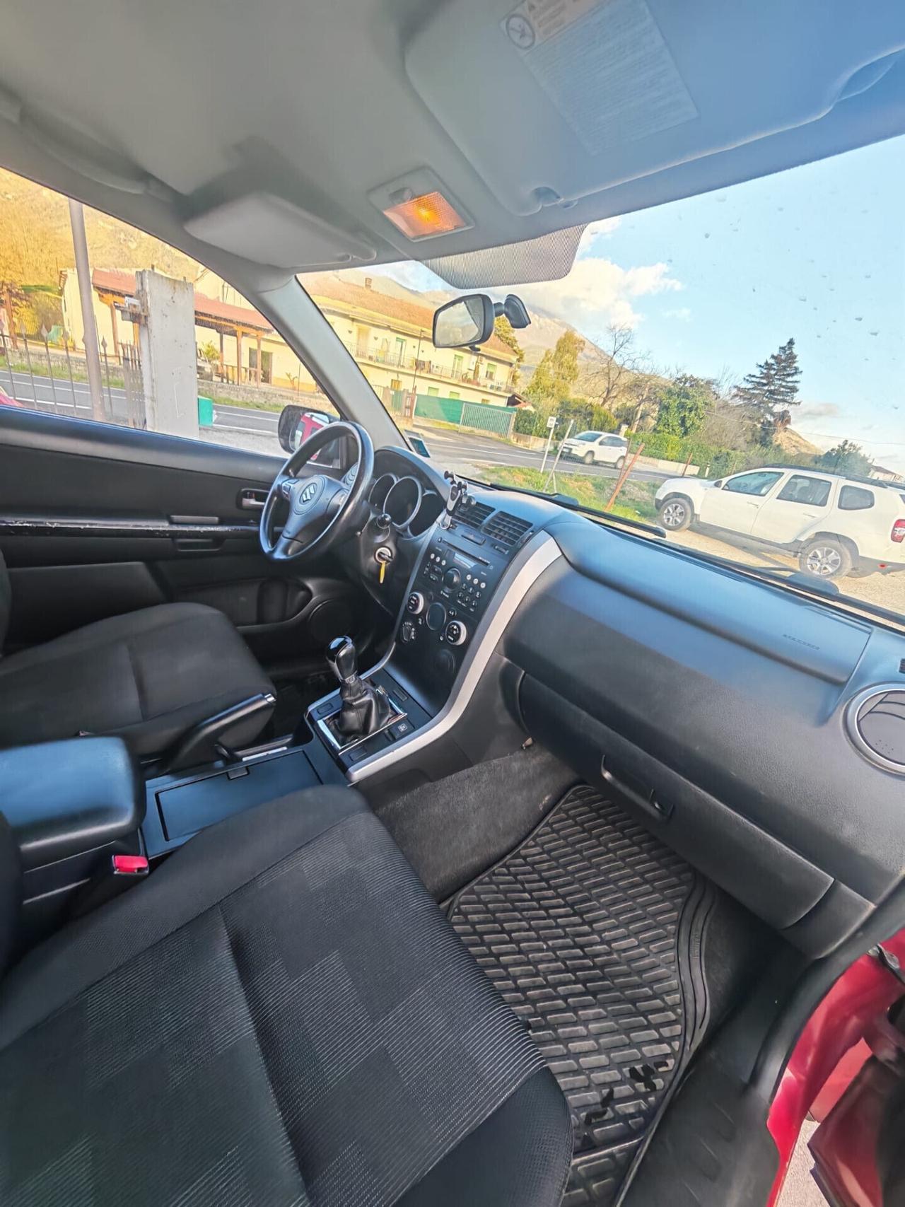 Suzuki Grand Vitara 1.9 DDiS 3 porte gancio traino omologato