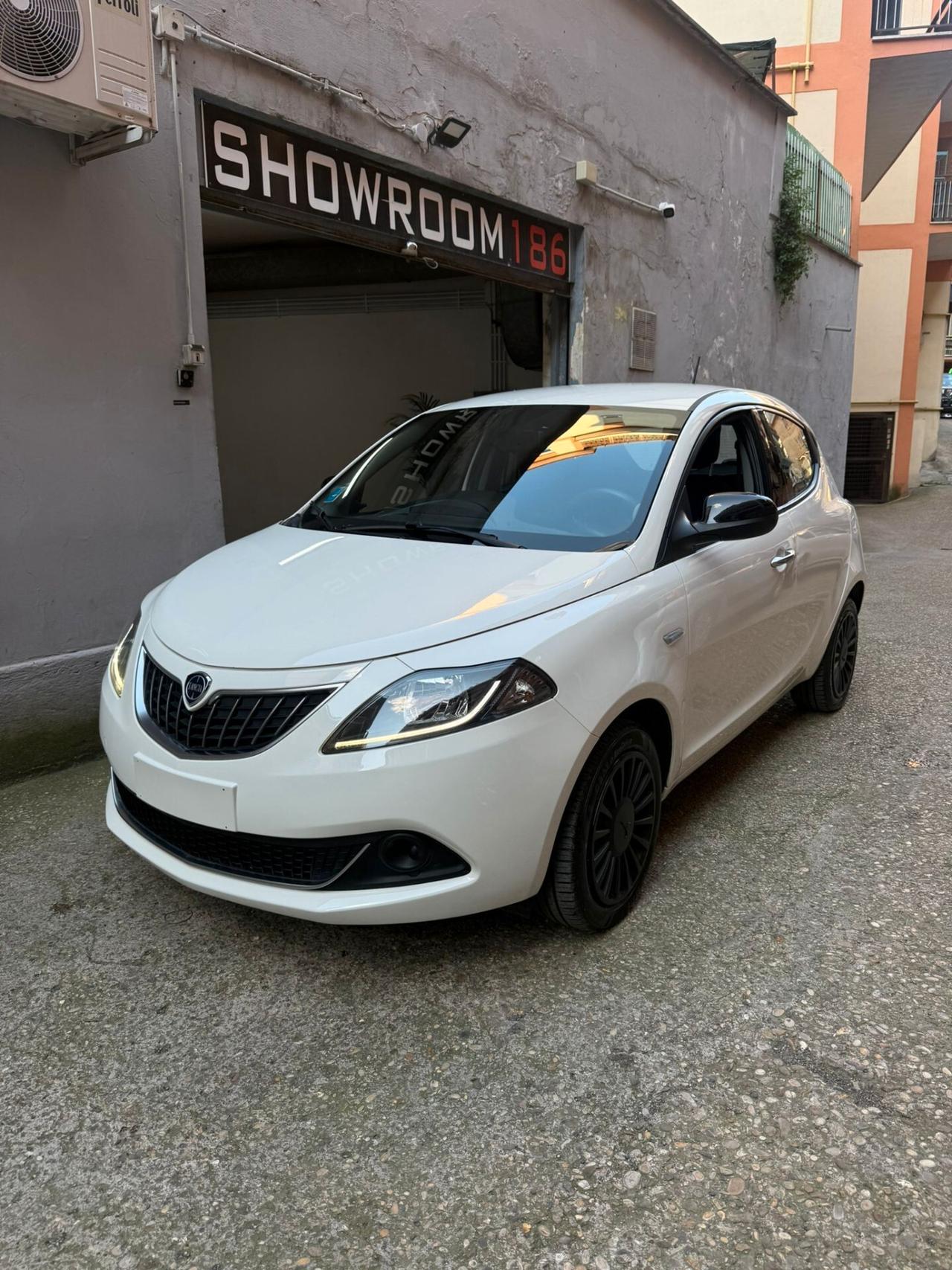 Lancia Ypsilon 1.0 FireFly 5 porte S&S Hybrid Ecochic Silver