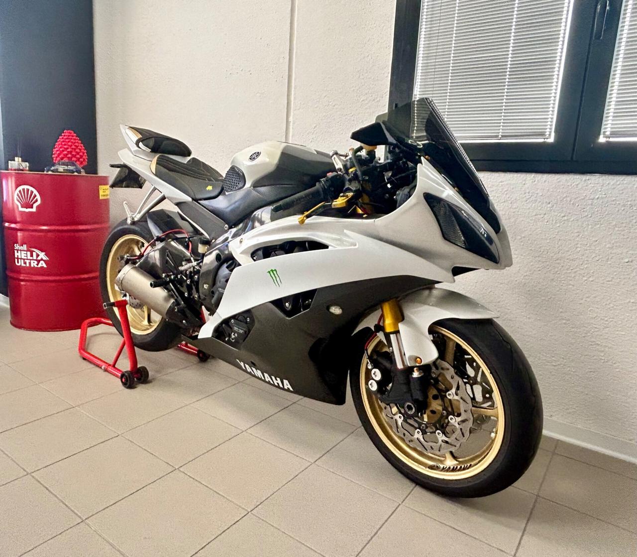 YAMAH YZF - R6 " MOTO TAGLIANDATA E PRONTA ALL'USO "