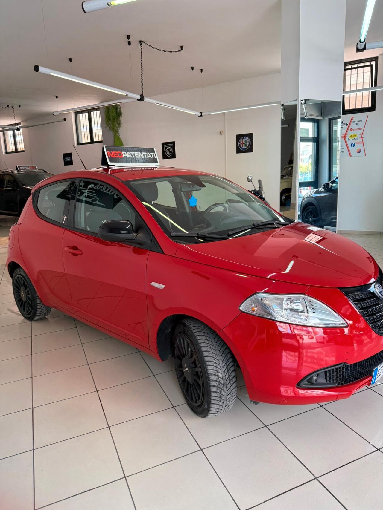 Lancia Ypsilon 1.2 69 CV 5 porte GPL Ecochic Gold