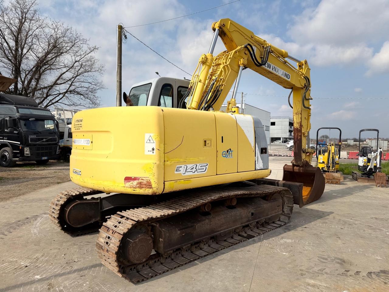 Escavatore NEW HOLLAND E145B TRIPLICE E LAMA