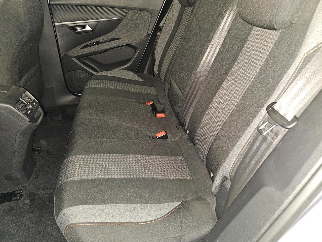 Peugeot 3008 BlueHDi 130 S&S EAT8 Business