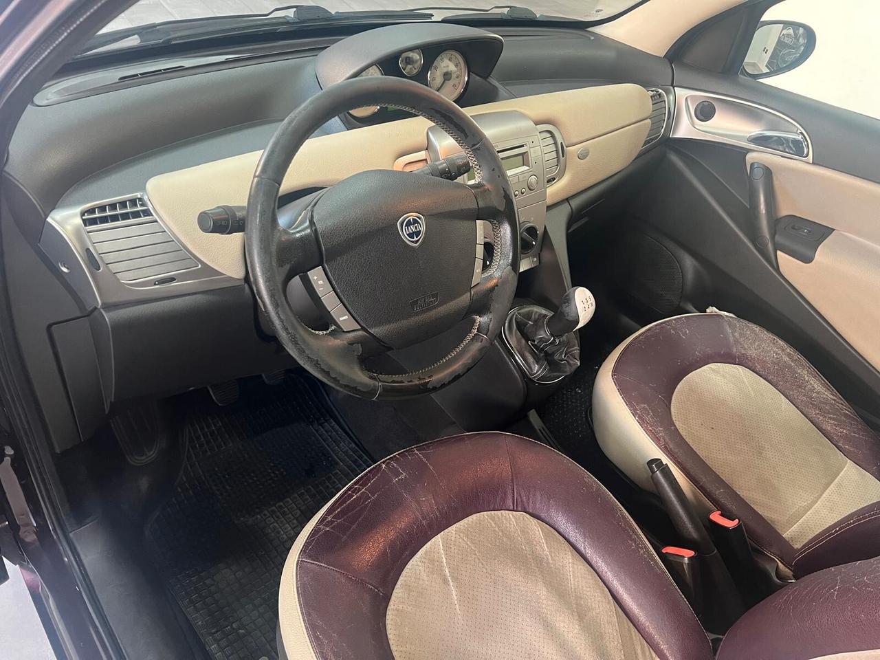 Lancia Ypsilon 1.3 MJT 75 CV Oro