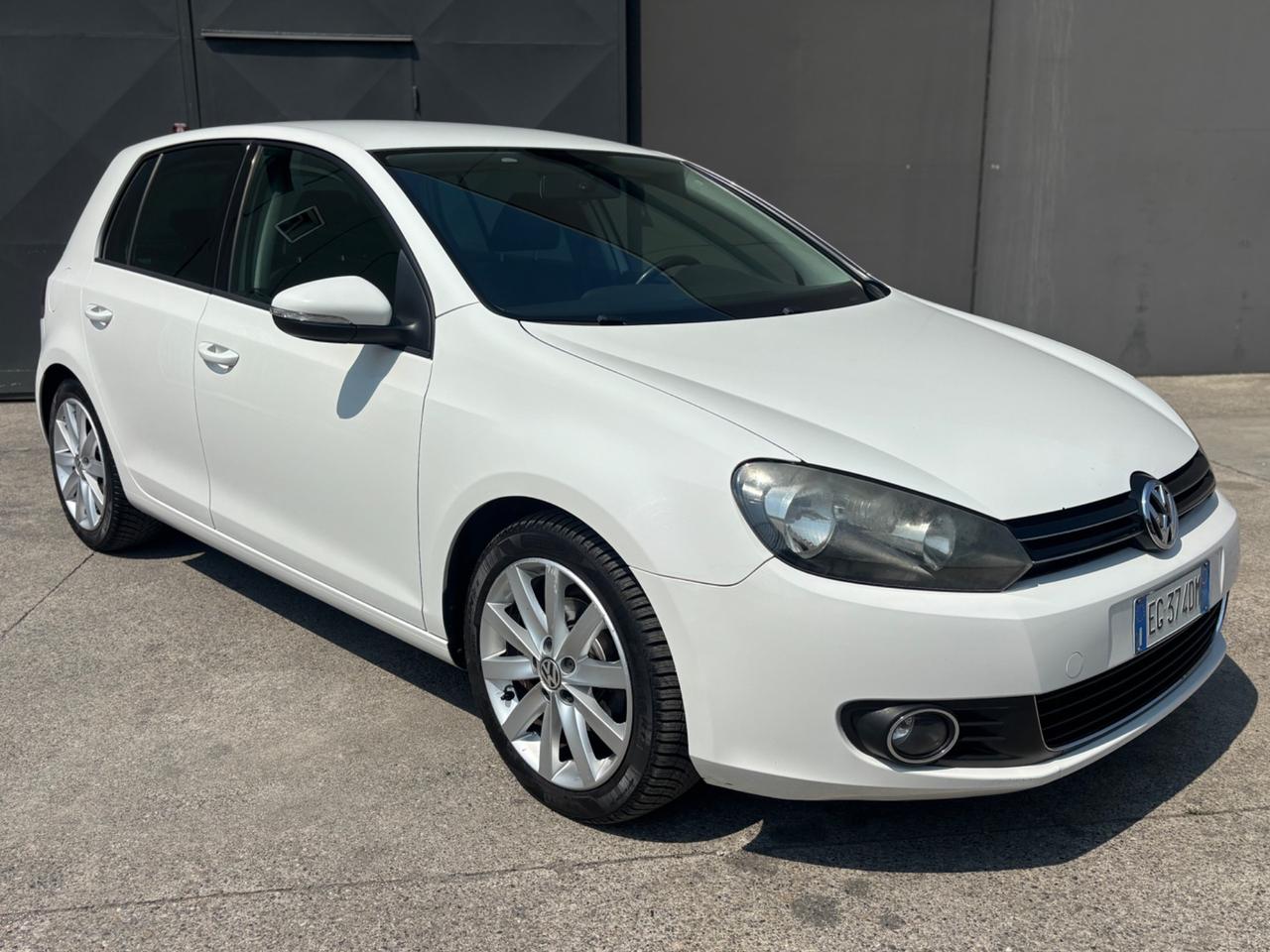 Volkswagen Golf 1.6 TDI CAMBIO AUTOMATICO ANNO 2011