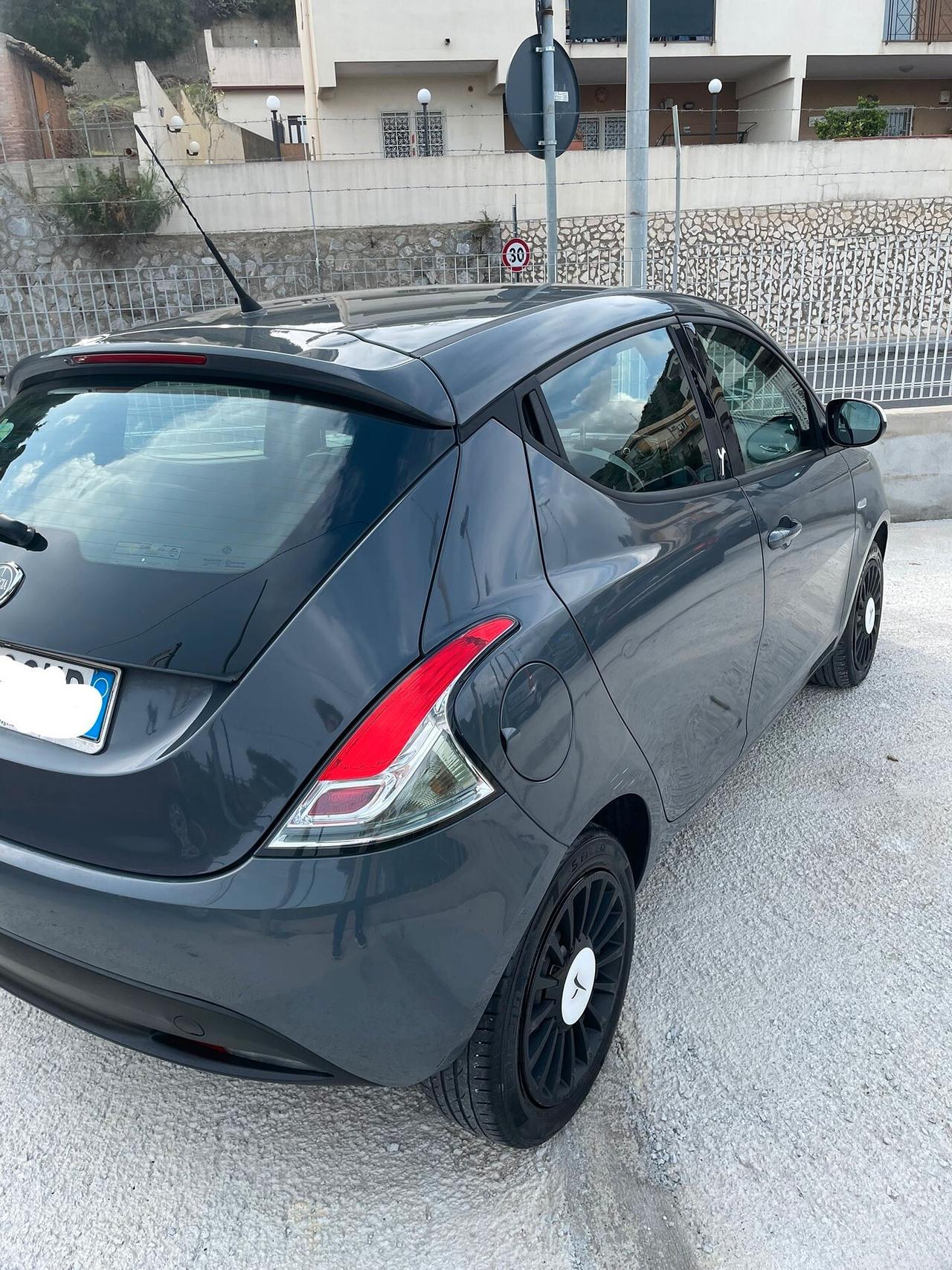 Lancia Ypsilon 1.2 69 CV 5 porte S&S Platinum