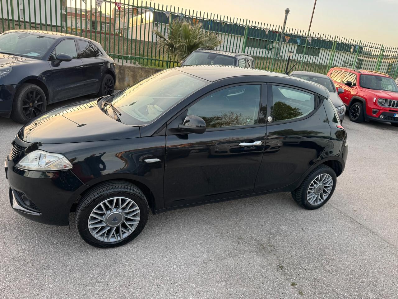 Lancia Ypsilon 0.9 TwinAir 85 CV 5 porte Metano Ecochic Silver
