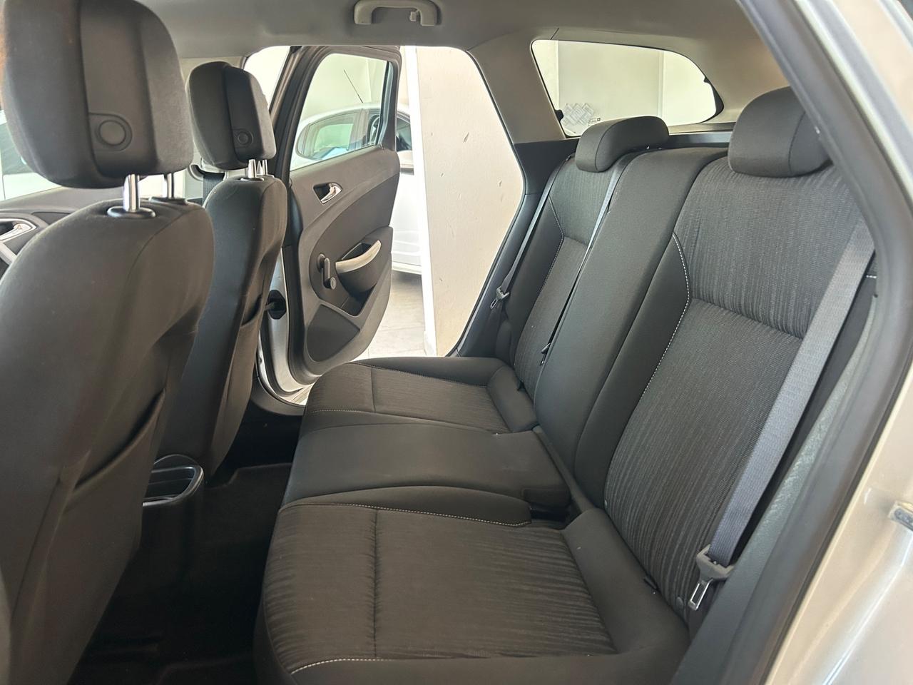 Opel Astra 1.7 CDTI 81KW 2012