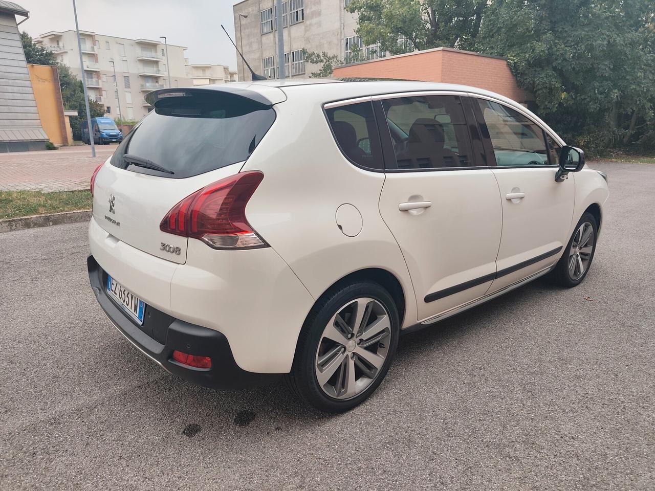 Peugeot 3008 HYbrid4 Full Optional lavori certificati