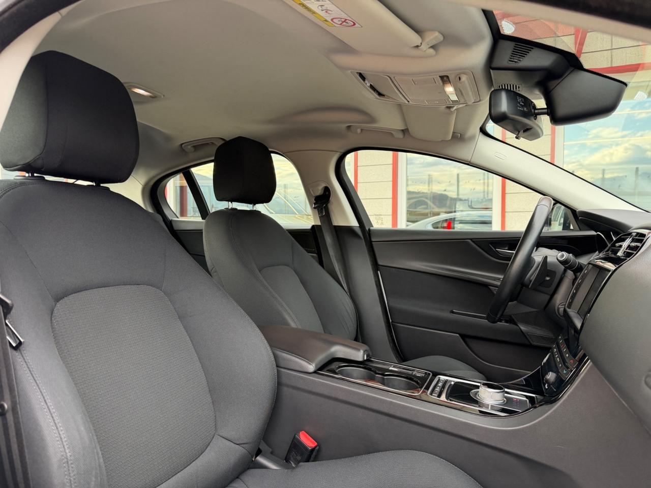 Jaguar XE - Prestige - FULL OPTIONAL