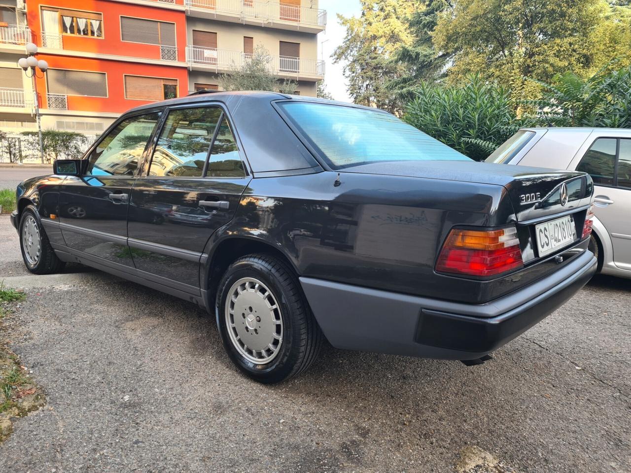 Mercedes-benz 300 E