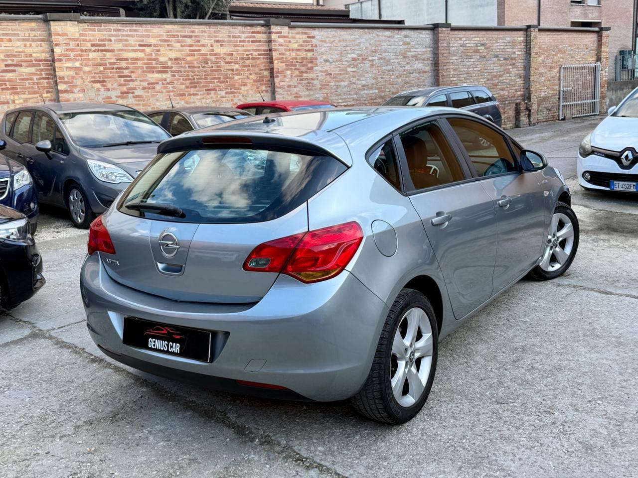 Opel Astra 1.4 100CV 5 porte Cosmo - Neopatentati
