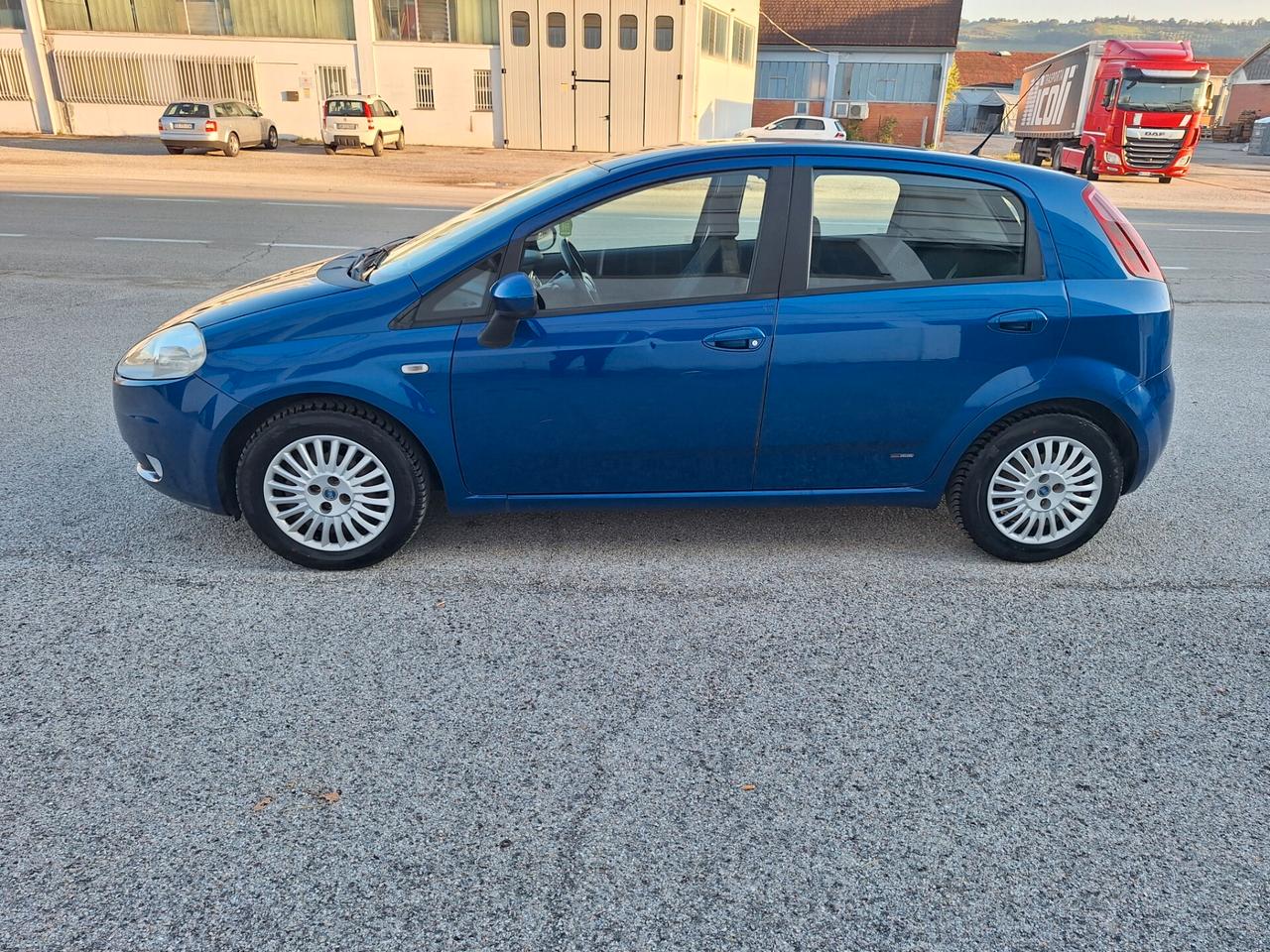 Fiat Grande Punto 1.3 MJT 90 CV 5 porte Emotion 6MARCE NEOPATENTATI UNICOPROPIETARIO