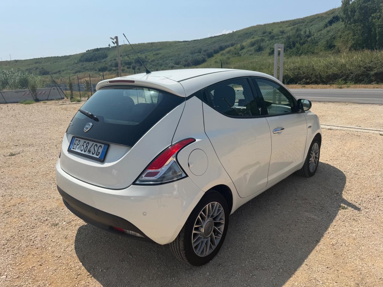 Lancia Ypsilon 1.3 MJT 95 CV 3.990€ PERMUTE