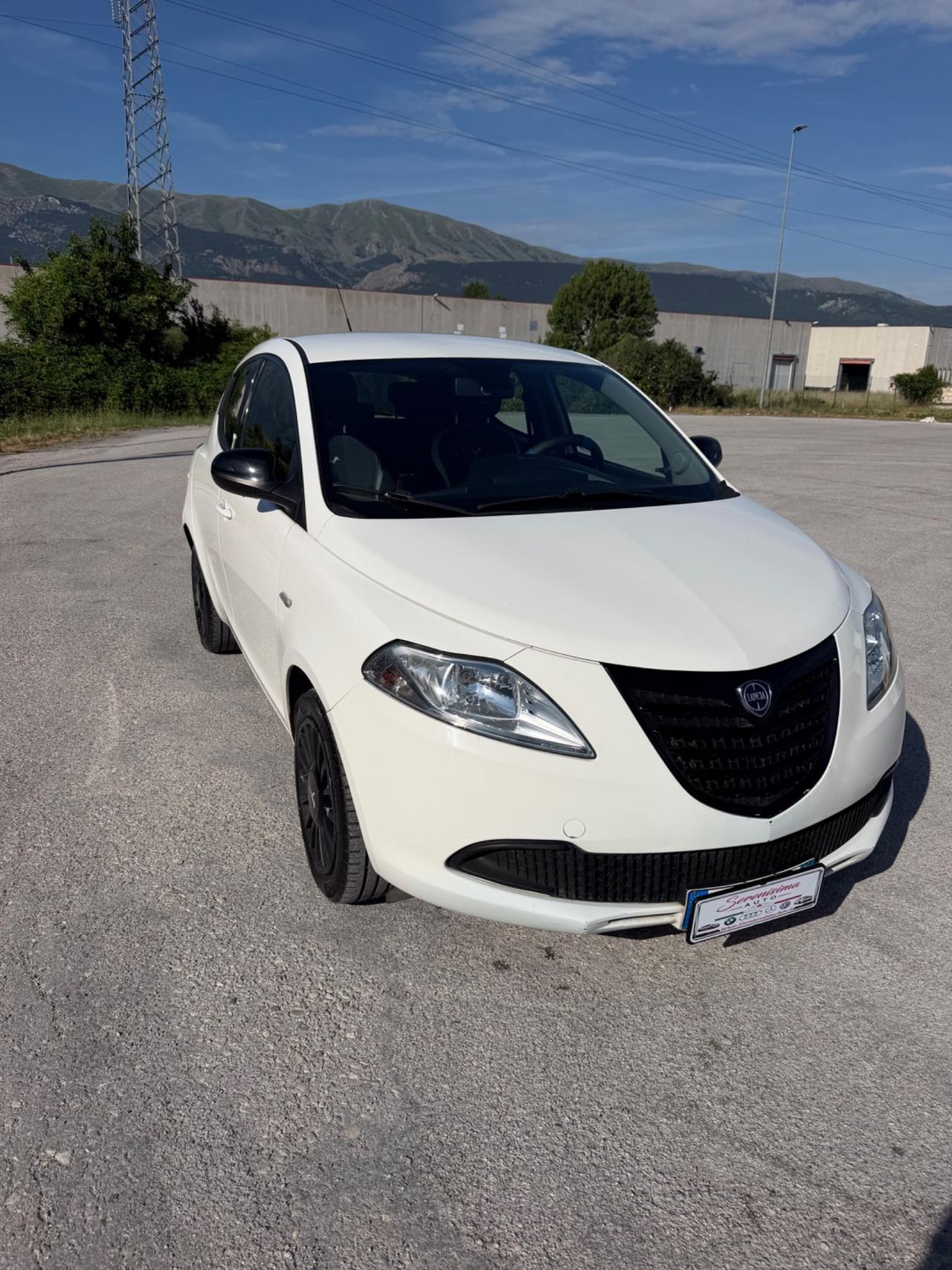 Lancia Ypsilon 1.2 69 CV 5 porte Silver