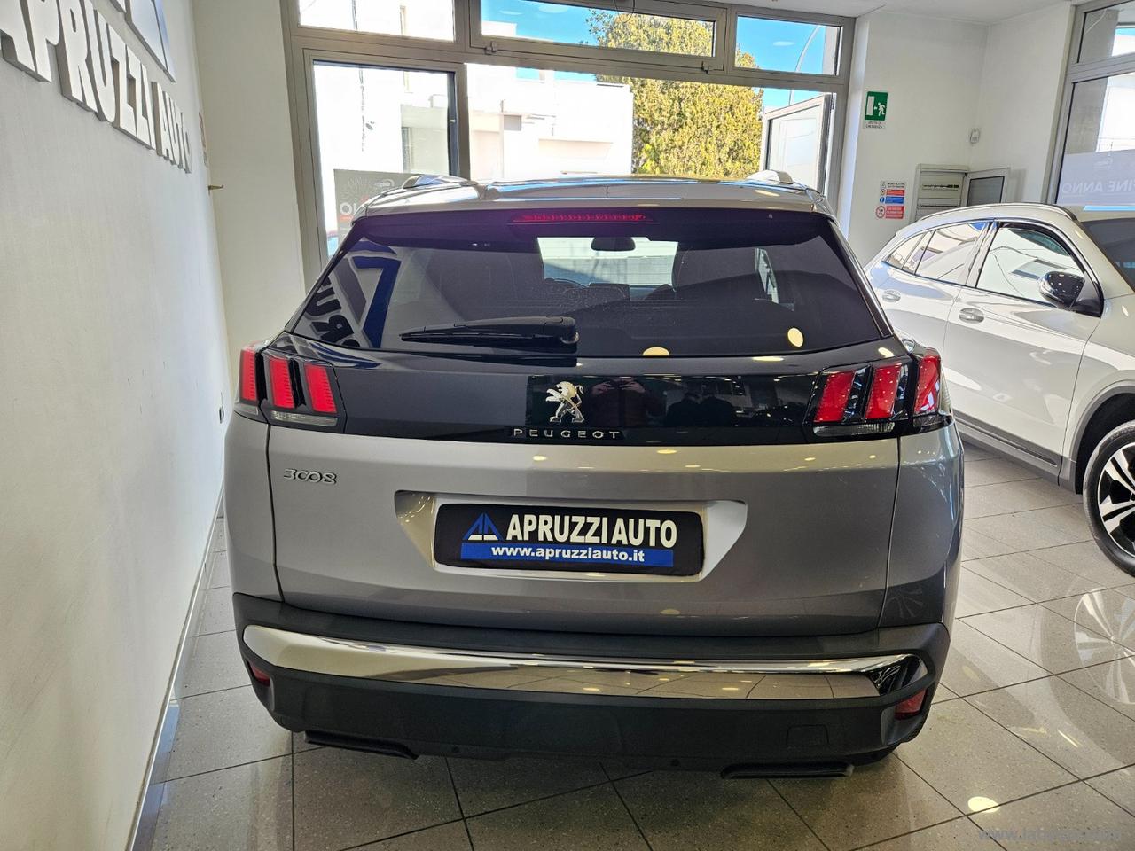 PEUGEOT 3008 BlueHDi 130 S&S EAT8 Business