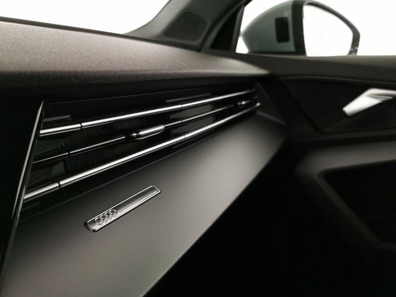 Audi A3 allstreet 2.0 tdi Identity Contrast 150cv s-tronic