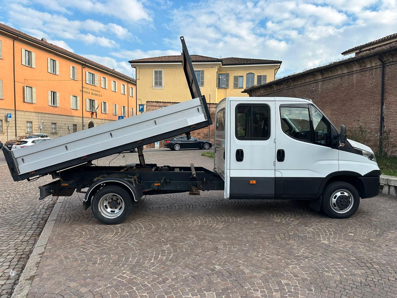 Iveco Daily 35S14D 2.3 HPT PM-Doppia cabina Cabinato Cassone ribaltabile trilaterale