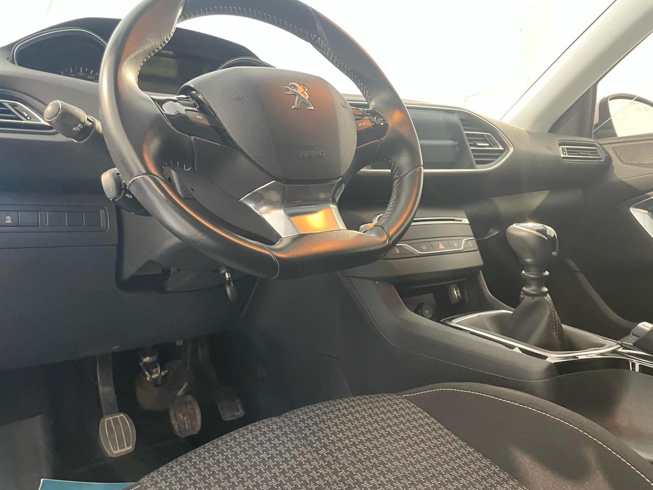 Peugeot 308 BlueHDi 100CV NEOPATENTATI