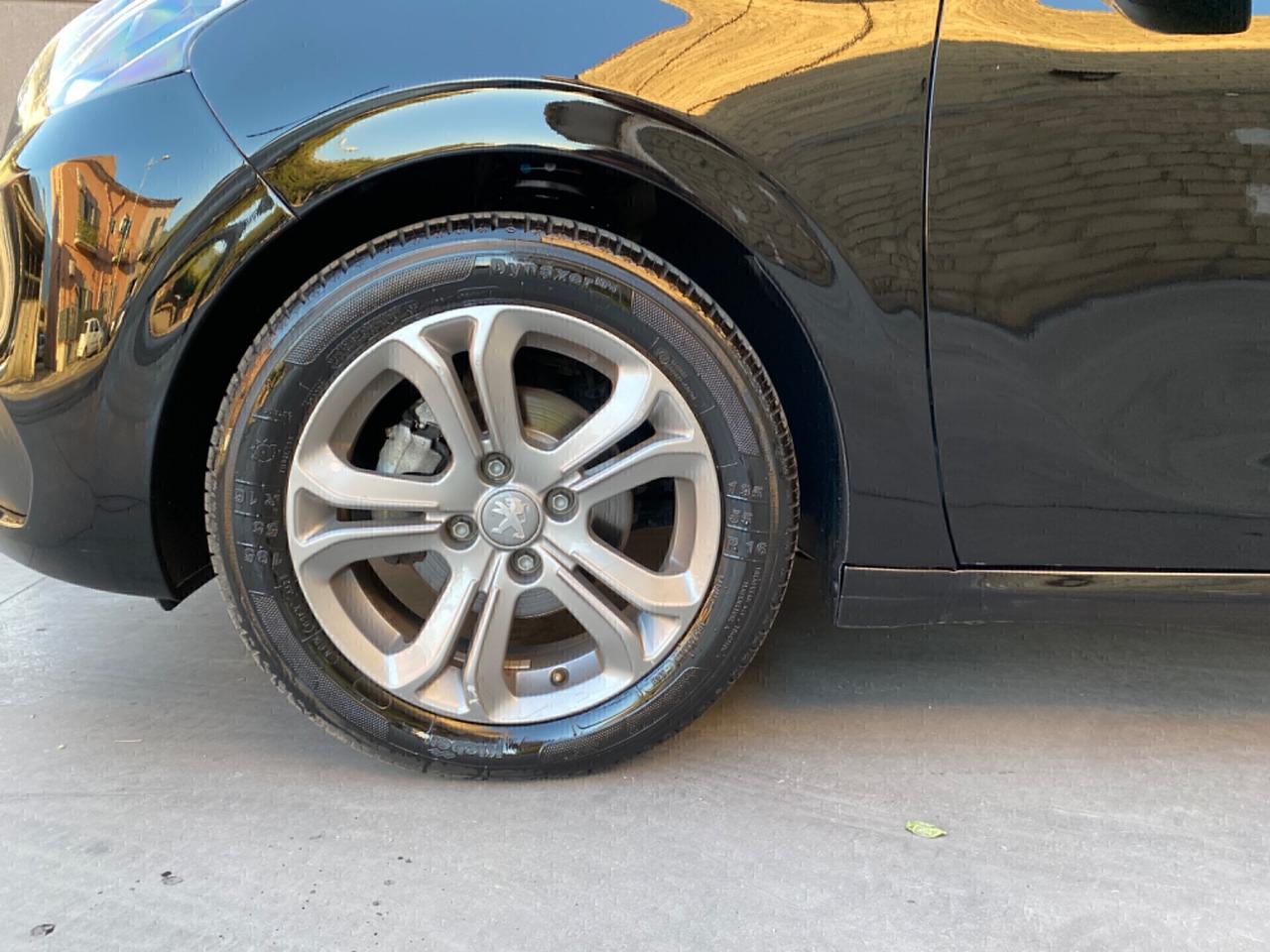 Peugeot 208 Allure 1.2 Benzina