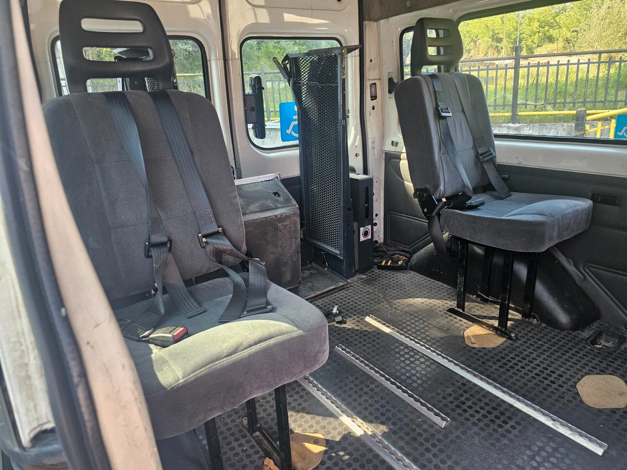 Ford Transit/Tourneo/Bus Transit 330 2.4 TD/120 cat PC Combi con pedana trasporto disabili 8 posti