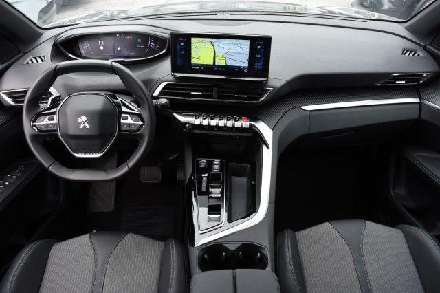 PEUGEOT 3008 BlueHDi 130 S&S EAT8 Allure **SOLO 3000KM!!!**
