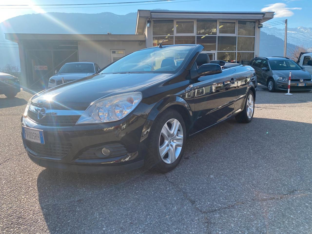 Opel Astra TwinTop 1.6 16V VVT Enjoy