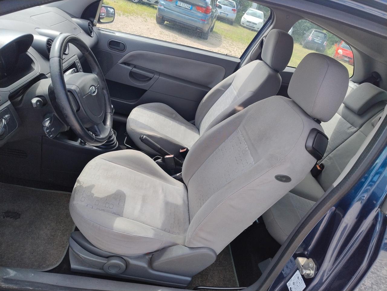 Ford Fiesta 1.4 16V 5p. Ghia