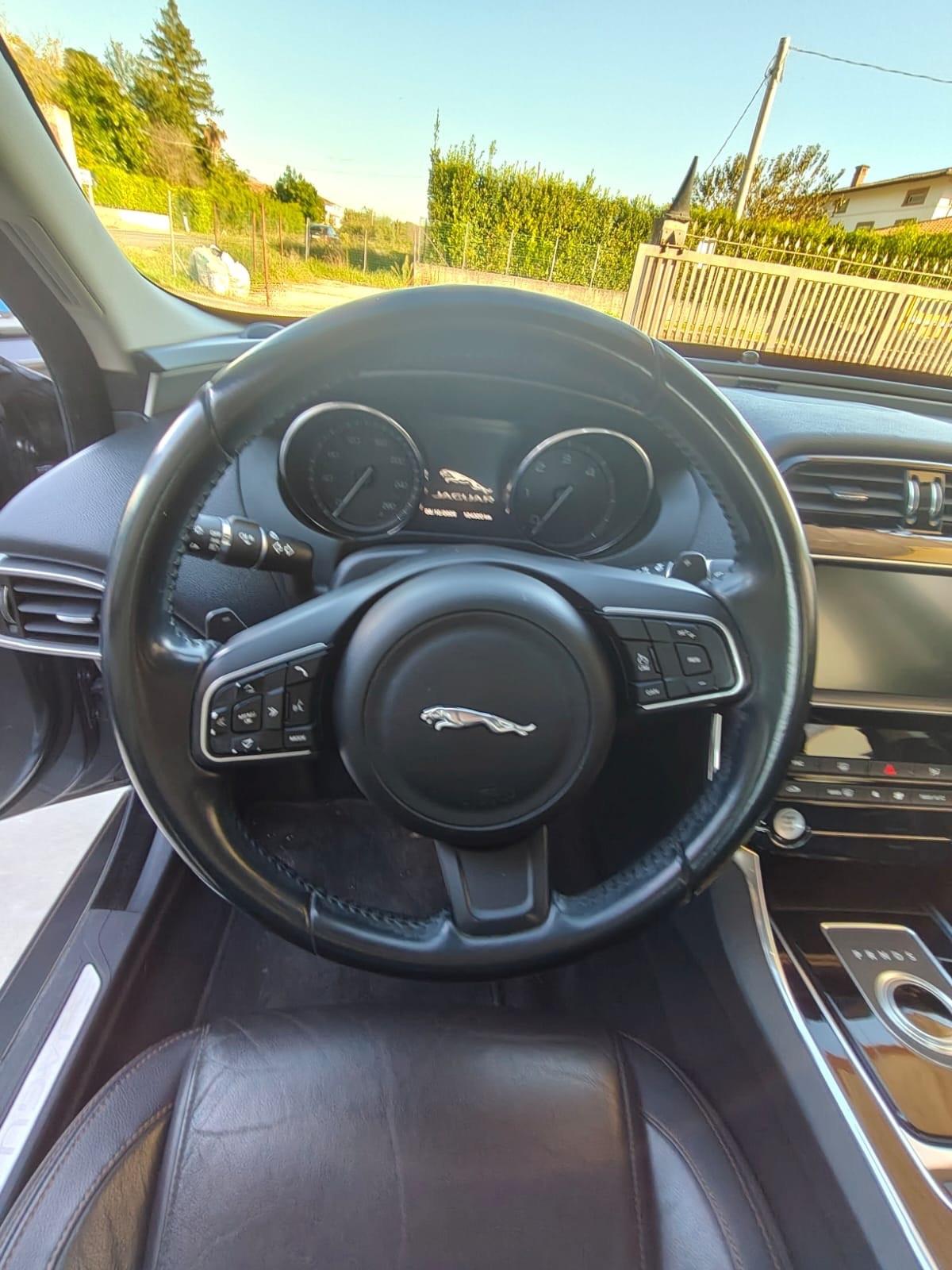 Jaguar XE 2.0 D Turbo aut. Accetto permute e finanziamenti