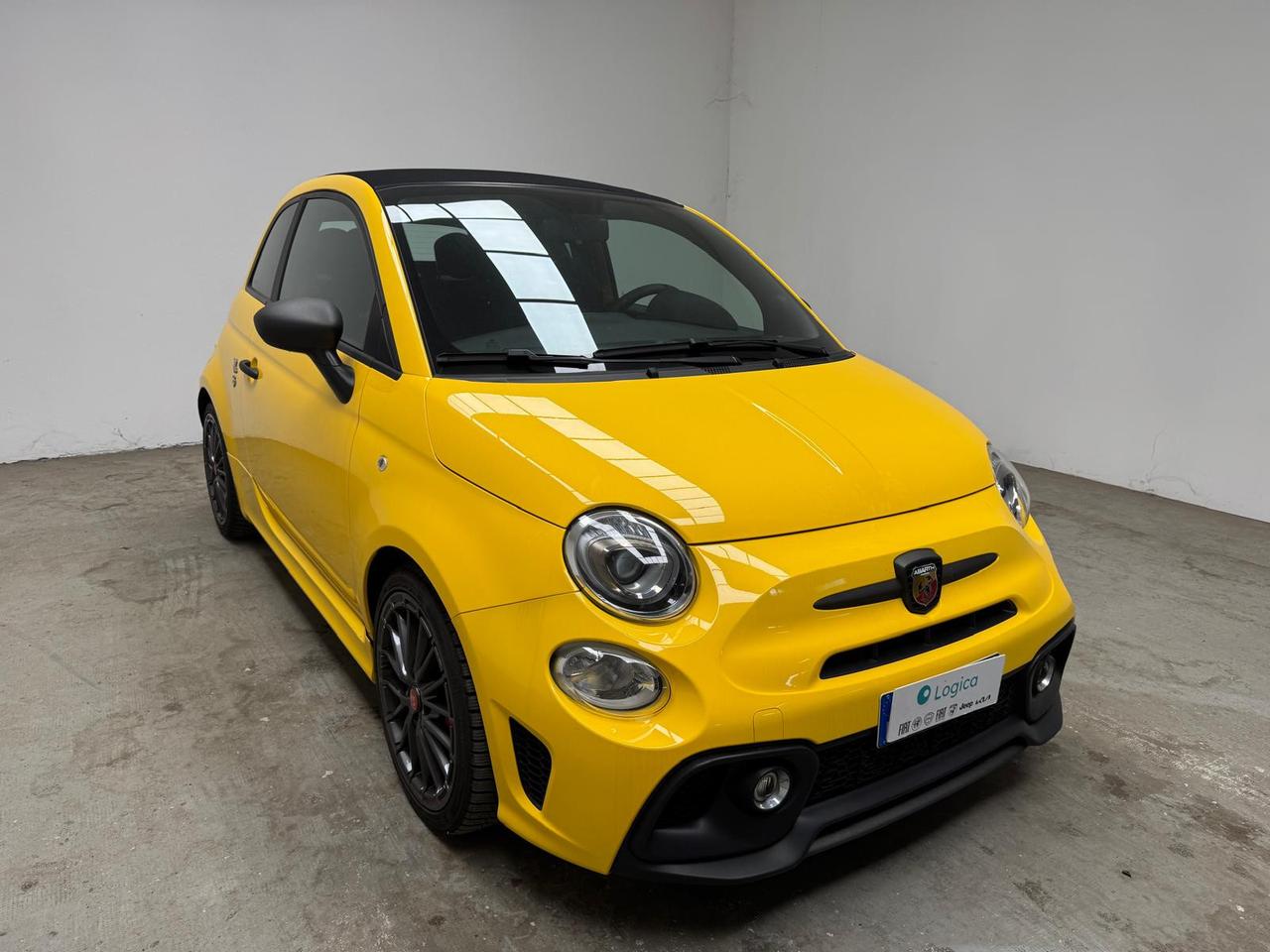 Abarth 595C 2016 - 595C 1.4 t-jet Competizione 180cv