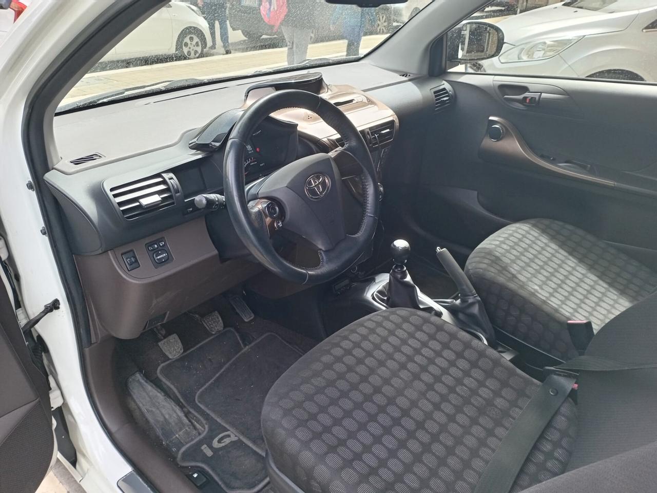 Toyota iQ 1.0