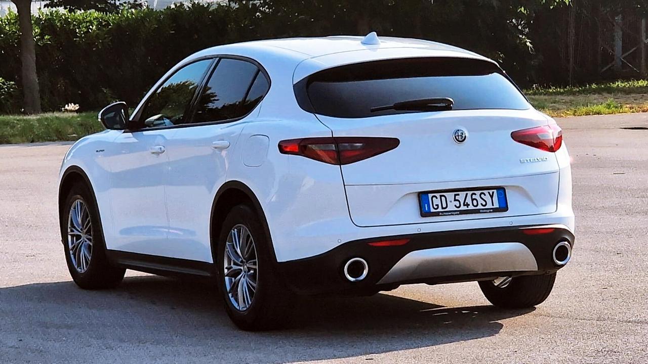 Alfa Romeo Stelvio 2.2 Turbodiesel 160 CV AT8 RWD Super