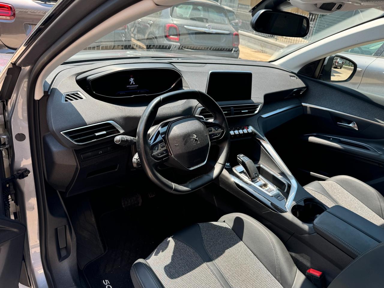 Peugeut 3008 1.5 130 cv At 8 Allure + Fari