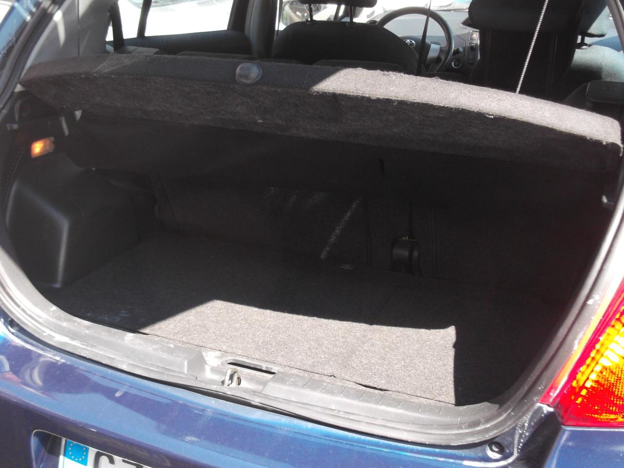 Toyota Yaris 1.4 D-4D 5 porte Sol - 07