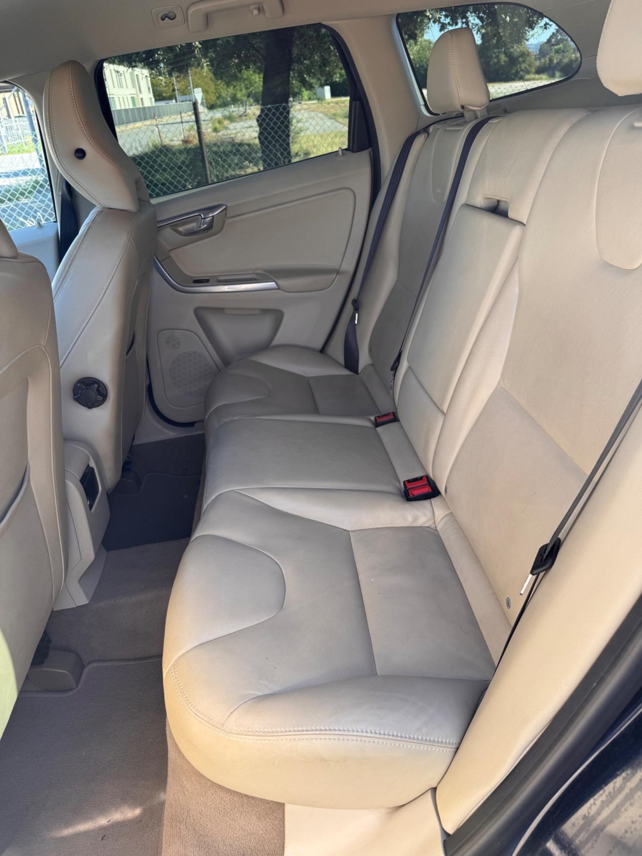 Volvo XC 60 XC60 D4 Geartronic R-design Momentum