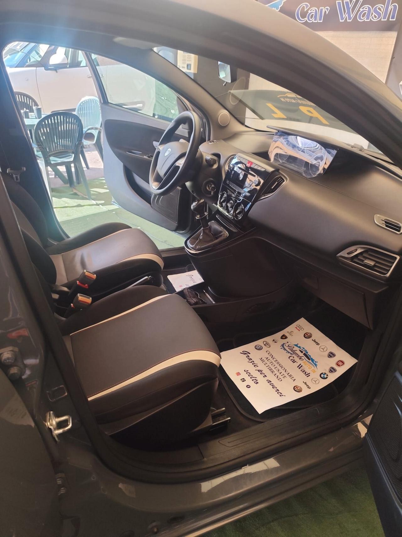Lancia Ypsilon 1.2 69 CV 5 porte GPL Ecochic Gold