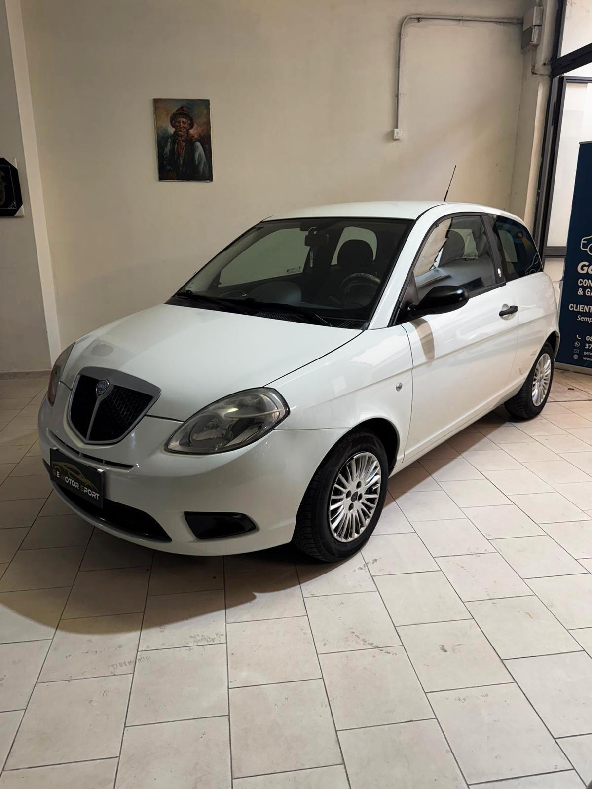 Lancia Ypsilon 1.4 Argento Ecochic GPL