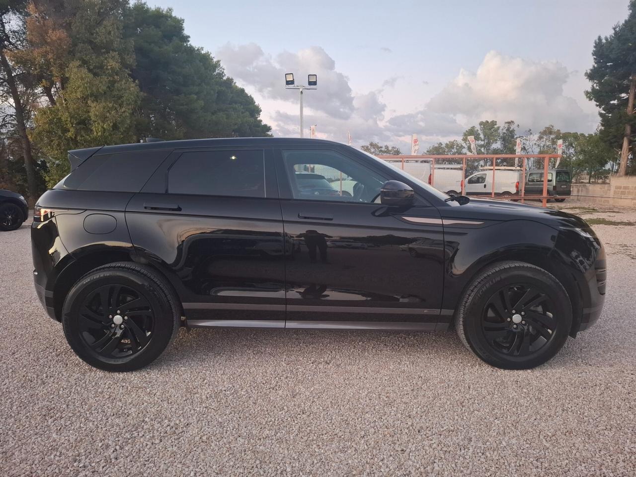 L. R. RANGE ROVER EVOQUE*R-DYNAMIC*TOTAL BLACK*LED*