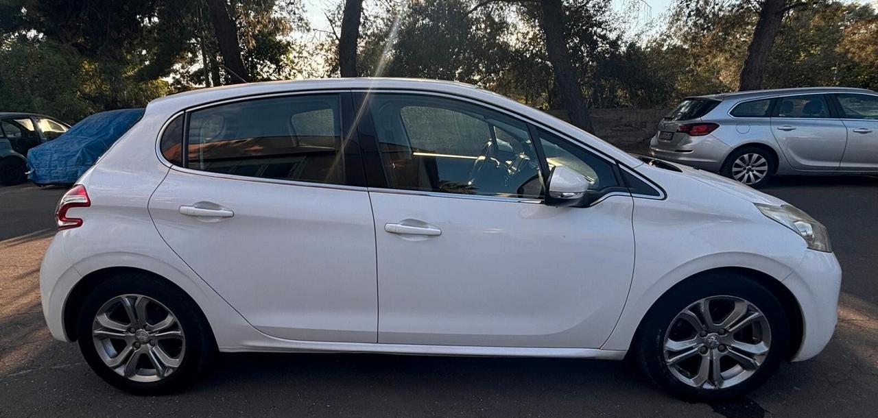 Peugeot 208 1.4 HDi 68 CV 5 porte Allure