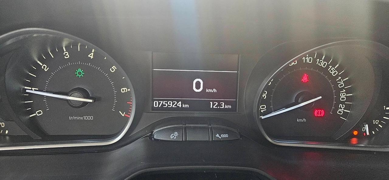 Peugeot 208 PureTech 82cv 5 porte Allure-Navi- Chromo-4 Vetri elett.-Sensori parch