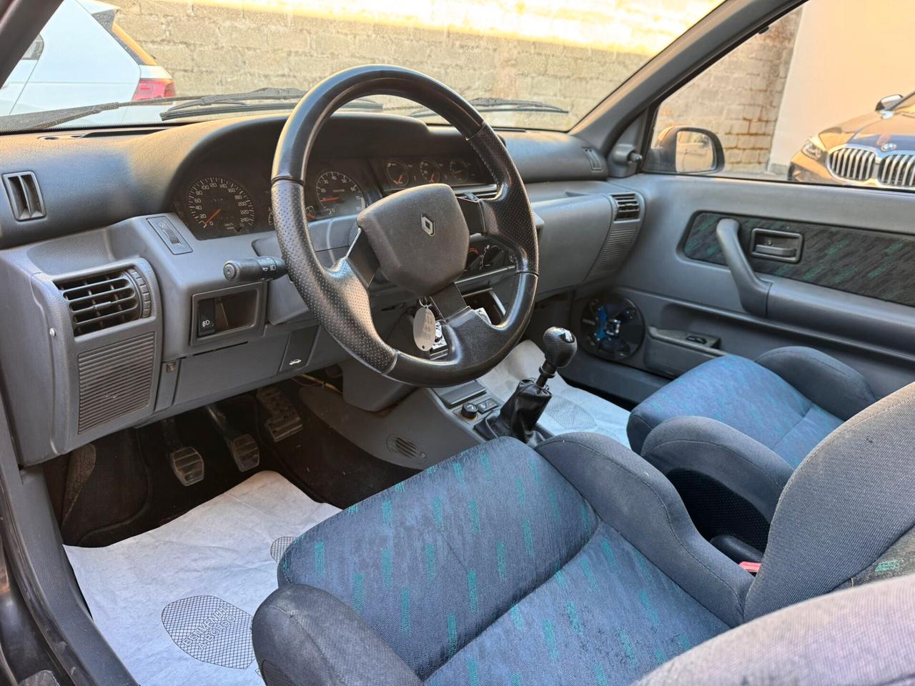 Renault Clio 1.8i 16V cat
