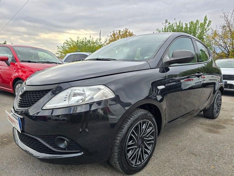 Lancia Ypsilon 1.2 69 CV 5 porte S&S Gold