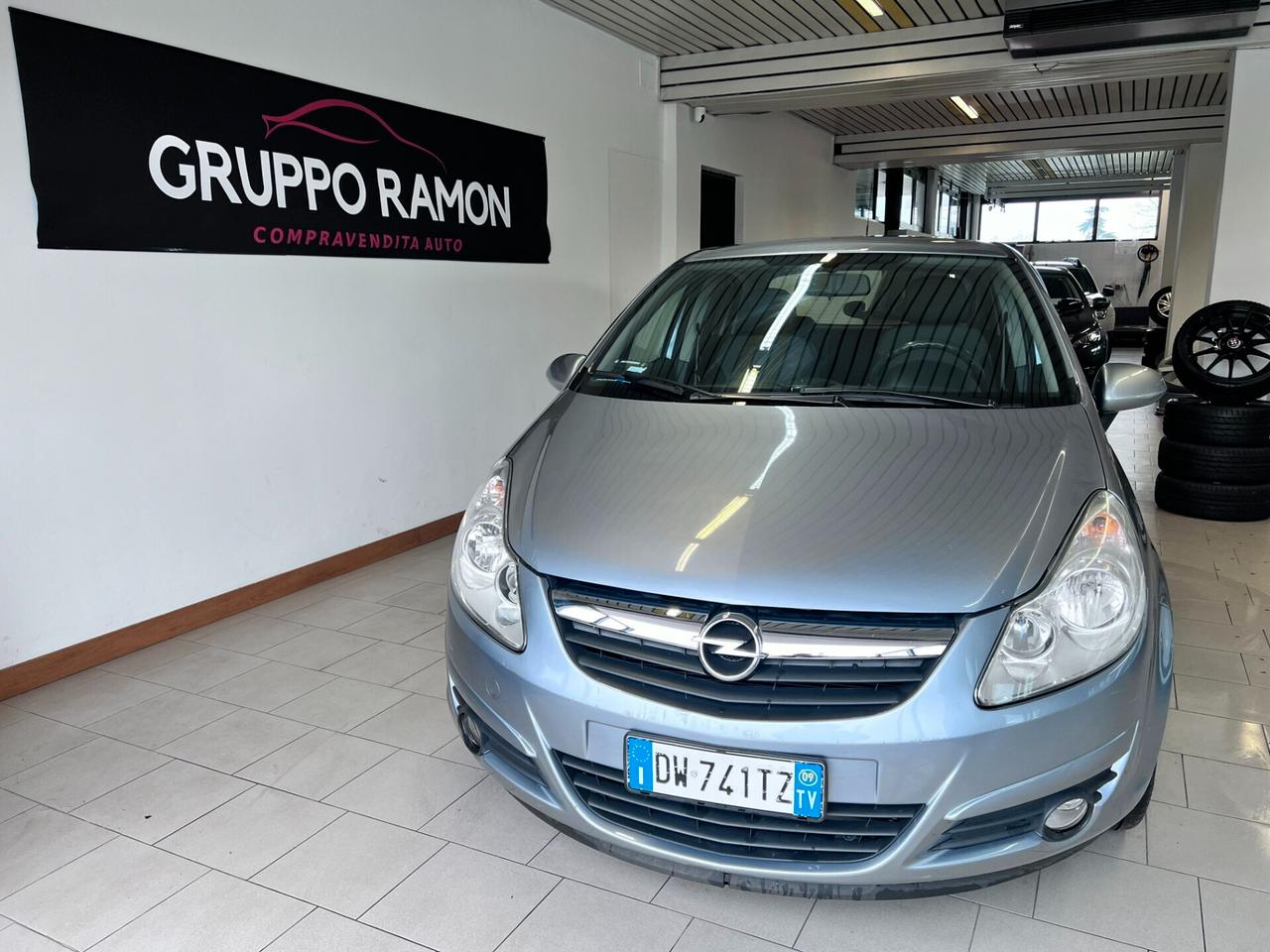 Opel Corsa 1.4 16v 5 porte Cosmo