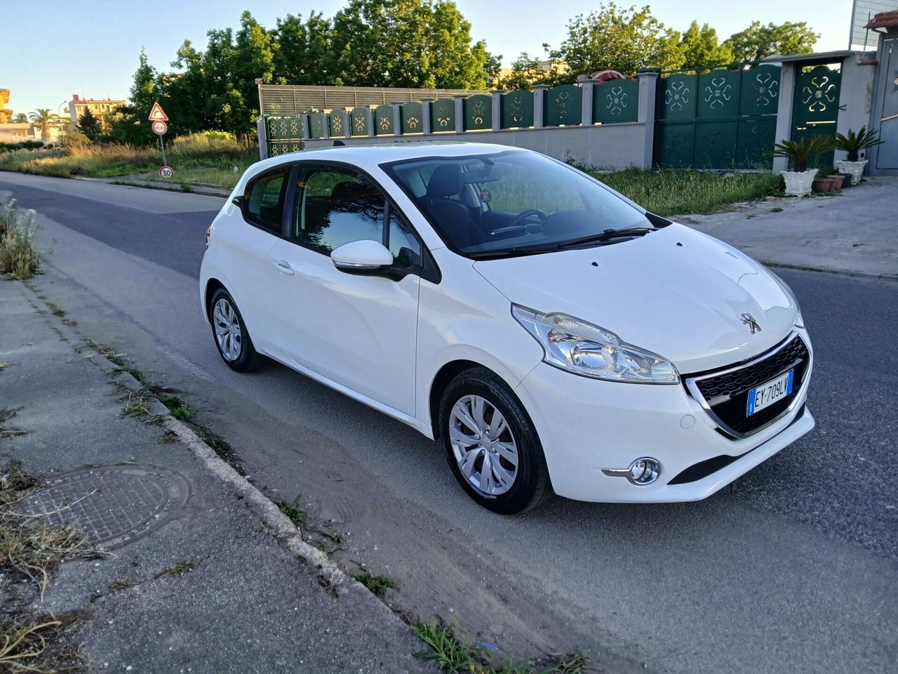 Peugeot 208 anno 2015 X Neopatentati KM CERTIFICAT